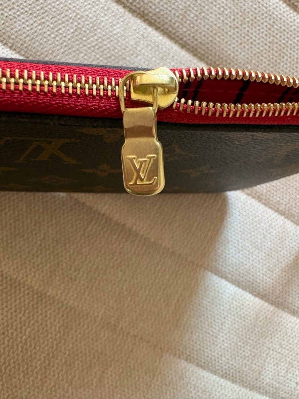 Louis Vuitton Neverfull Pochette - Picture 5 of 8